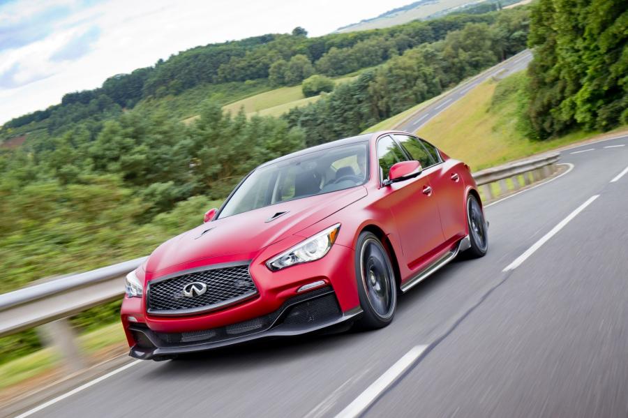  Infiniti Q50 Eau Rouge 2014 года  (фото 12 из 25)